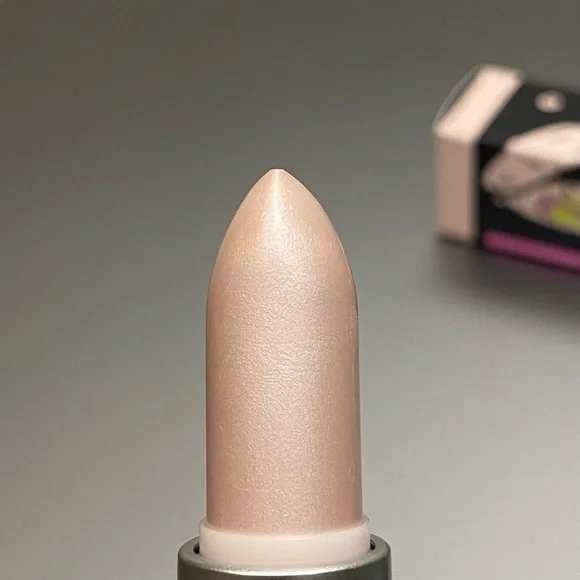 MAC Bringbacks “Bubbles” Lipstick - Picture 6 of 8